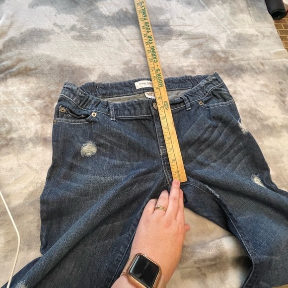 Liz Lange maternity low rise distressed jeans - Picture 6 of 7